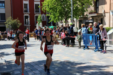 Muñoz y Carrera vencen en la Vuelta a la Mejana. Un total de 929 atletas participaron en la XXXIX edición de esta popular cita de la capital ribera