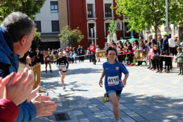 Muñoz y Carrera vencen en la Vuelta a la Mejana. Un total de 929 atletas participaron en la XXXIX edición de esta popular cita de la capital ribera