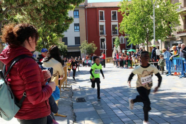 Muñoz y Carrera vencen en la Vuelta a la Mejana. Un total de 929 atletas participaron en la XXXIX edición de esta popular cita de la capital ribera