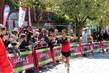 Muñoz y Carrera vencen en la Vuelta a la Mejana. Un total de 929 atletas participaron en la XXXIX edición de esta popular cita de la capital ribera