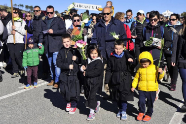 Ujué fue escenario este domingo de su segunda romería en afluencia de cada año y, para antes de las ocho de la mañana,Figarol, Carcastillo, Mélida y Olite, se acercaban ya a la zona del crucero, primero para darle la bienvenida y además para coger fuerzas después del camino hacia la Virgen de Ujué.