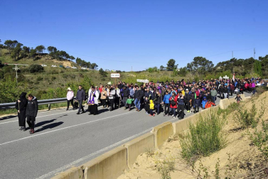 Ujué fue escenario este domingo de su segunda romería en afluencia de cada año y, para antes de las ocho de la mañana,Figarol, Carcastillo, Mélida y Olite, se acercaban ya a la zona del crucero, primero para darle la bienvenida y además para coger fuerzas después del camino hacia la Virgen de Ujué.