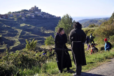 Ujué fue escenario este domingo de su segunda romería en afluencia de cada año y, para antes de las ocho de la mañana,Figarol, Carcastillo, Mélida y Olite, se acercaban ya a la zona del crucero, primero para darle la bienvenida y además para coger fuerzas después del camino hacia la Virgen de Ujué.