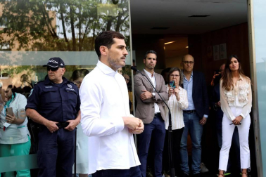 El meta español del Oporto abandonó el centro en el que tuvo que ser operado tras sufrir un infarto.
