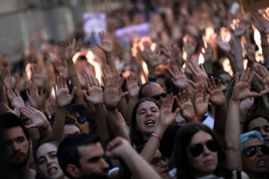 Miles de personas vuelven a tomar las calles de Madrid al grito de "No es abuso es violación"