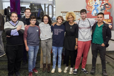 La tarde del sábado 4 de mayo la Casa de la Juventud de Pamplona acogió la Otaku night con un variado programa que incluyó actos como karaoke friki, proyecciones de animación japonesa, taller de pixeles, campeonato de Pokemon Sol y Luna, torneo de Dragon Ball Fighter Z, exhibición de K-POP, degustación de comida japonesa, torneo de Super Smash Bros Ultimate, concurso de Cosplay, concurso de Dance y karaoke o entrega de premios.