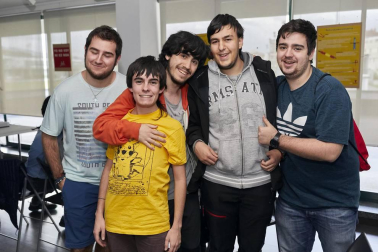 La tarde del sábado 4 de mayo la Casa de la Juventud de Pamplona acogió la Otaku night con un variado programa que incluyó actos como karaoke friki, proyecciones de animación japonesa, taller de pixeles, campeonato de Pokemon Sol y Luna, torneo de Dragon Ball Fighter Z, exhibición de K-POP, degustación de comida japonesa, torneo de Super Smash Bros Ultimate, concurso de Cosplay, concurso de Dance y karaoke o entrega de premios.