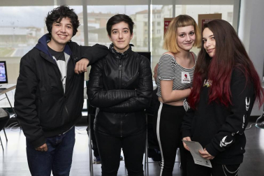 La tarde del sábado 4 de mayo la Casa de la Juventud de Pamplona acogió la Otaku night con un variado programa que incluyó actos como karaoke friki, proyecciones de animación japonesa, taller de pixeles, campeonato de Pokemon Sol y Luna, torneo de Dragon Ball Fighter Z, exhibición de K-POP, degustación de comida japonesa, torneo de Super Smash Bros Ultimate, concurso de Cosplay, concurso de Dance y karaoke o entrega de premios.