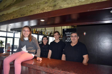 La S.D.R.G. Tajonar organizó el sábado 4 de mayo una master class solidaria de ciclo indoor en favor de la organización AMIGOSOLIDARIOS, institución no gubernamental que centra su actividad en Kenia y Uganda y que dio una charla sobre sus proyectos a todos los socios que se acercaron al club.