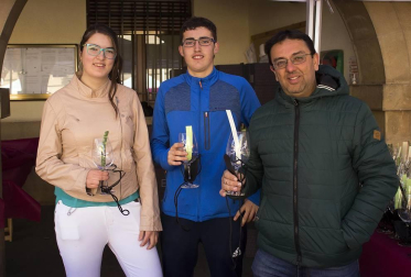 El domingo 5 de mayo más de cuatro mil personas se dieron cita en Dicastillo para disfrutar de la tradicional Feria del Espárrago. La degustación popular y la entrega de los premios a los mejores ejemplares fueron los actos principales de este día de fiesta gastronómica organizada por el ayuntamiento local y el Consorcio turístico de Tierra Estella.