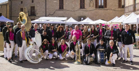 El domingo 5 de mayo más de cuatro mil personas se dieron cita en Dicastillo para disfrutar de la tradicional Feria del Espárrago. La degustación popular y la entrega de los premios a los mejores ejemplares fueron los actos principales de este día de fiesta gastronómica organizada por el ayuntamiento local y el Consorcio turístico de Tierra Estella.