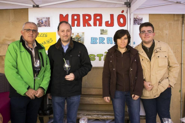 El domingo 5 de mayo más de cuatro mil personas se dieron cita en Dicastillo para disfrutar de la tradicional Feria del Espárrago. La degustación popular y la entrega de los premios a los mejores ejemplares fueron los actos principales de este día de fiesta gastronómica organizada por el ayuntamiento local y el Consorcio turístico de Tierra Estella.