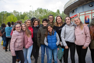 Las treinta y ocho mejores actuaciones de la pasada edición de Operación Triunfo se pasearon por el escenario del Navarra Arena para delirio de las más de diez mil personas que se reunieron, el viernes 3 de mayo, para la ocasión. Un público predominantemente joven disfrutó de las dos horas y media de espectáculo musical.