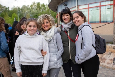 Las treinta y ocho mejores actuaciones de la pasada edición de Operación Triunfo se pasearon por el escenario del Navarra Arena para delirio de las más de diez mil personas que se reunieron, el viernes 3 de mayo, para la ocasión. Un público predominantemente joven disfrutó de las dos horas y media de espectáculo musical.
