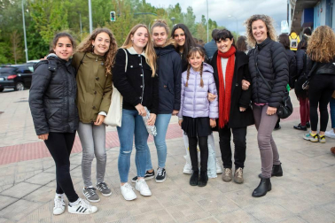 Las treinta y ocho mejores actuaciones de la pasada edición de Operación Triunfo se pasearon por el escenario del Navarra Arena para delirio de las más de diez mil personas que se reunieron, el viernes 3 de mayo, para la ocasión. Un público predominantemente joven disfrutó de las dos horas y media de espectáculo musical.