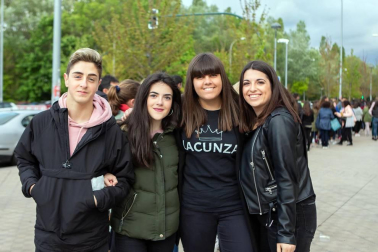 Las treinta y ocho mejores actuaciones de la pasada edición de Operación Triunfo se pasearon por el escenario del Navarra Arena para delirio de las más de diez mil personas que se reunieron, el viernes 3 de mayo, para la ocasión. Un público predominantemente joven disfrutó de las dos horas y media de espectáculo musical.