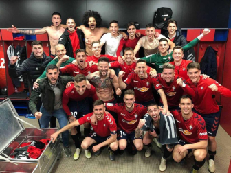 Las celebraciones de los jugadores de Osasuna en el vestuario, fotografiadas desde la 18ª jornada, muestran la unión del grupo.