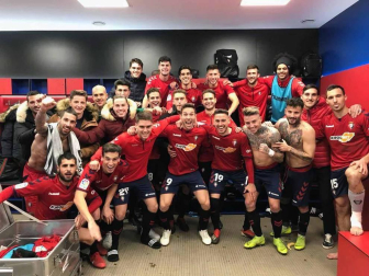 Las celebraciones de los jugadores de Osasuna en el vestuario, fotografiadas desde la 18ª jornada, muestran la unión del grupo.