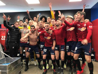 Las celebraciones de los jugadores de Osasuna en el vestuario, fotografiadas desde la 18ª jornada, muestran la unión del grupo.