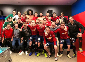 Las celebraciones de los jugadores de Osasuna en el vestuario, fotografiadas desde la 18ª jornada, muestran la unión del grupo.