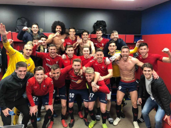 Las celebraciones de los jugadores de Osasuna en el vestuario, fotografiadas desde la 18ª jornada, muestran la unión del grupo.