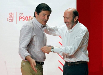 Imágenes de la carrera del exministro y exsecretario general del PSOE, fallecido este viernes 10 de mayo de 2019 tras sufrir unh ictus.