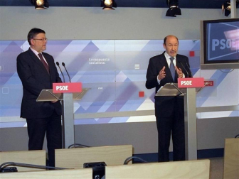 Imágenes de la carrera del exministro y exsecretario general del PSOE, fallecido este viernes 10 de mayo de 2019 tras sufrir unh ictus.