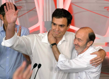 Imágenes de la carrera del exministro y exsecretario general del PSOE, fallecido este viernes 10 de mayo de 2019 tras sufrir unh ictus.