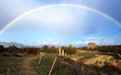 Envíanos la imagen por Whatsapp al número 687 04 00 98, indicando el lugar en el que están realizadas y el autor de las fotografías.