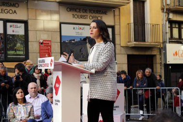 La portavoz nacional de Ciudadanos estuvo en la Plaza Consistorial junto a José Jacier Esparza este martes, 14 de mayo.