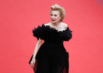 'Dolor y Gloria' es la sexta película que Almodóvar presenta en la competición de Cannes y hasta ahora tiene un más que notable balance: obtuvo en 1999 el premio a la mejor dirección por 'Todo sobre mi madre' y en 2006 vio recompensado el guion de 'Volver', que también se llevó el galardón de mejor interpretación para sus actrices.