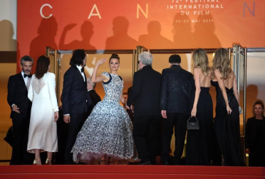 'Dolor y Gloria' es la sexta película que Almodóvar presenta en la competición de Cannes y hasta ahora tiene un más que notable balance: obtuvo en 1999 el premio a la mejor dirección por 'Todo sobre mi madre' y en 2006 vio recompensado el guion de 'Volver', que también se llevó el galardón de mejor interpretación para sus actrices.