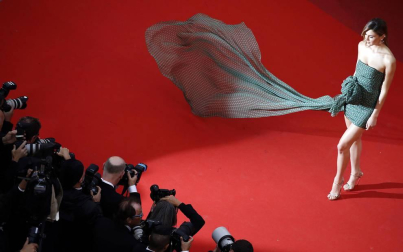 'Dolor y Gloria' es la sexta película que Almodóvar presenta en la competición de Cannes y hasta ahora tiene un más que notable balance: obtuvo en 1999 el premio a la mejor dirección por 'Todo sobre mi madre' y en 2006 vio recompensado el guion de 'Volver', que también se llevó el galardón de mejor interpretación para sus actrices.