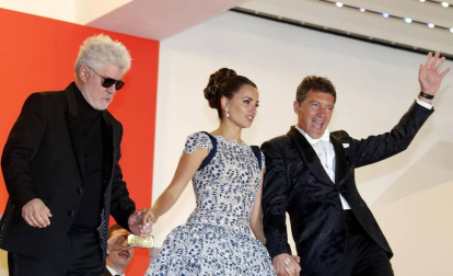 'Dolor y Gloria' es la sexta película que Almodóvar presenta en la competición de Cannes y hasta ahora tiene un más que notable balance: obtuvo en 1999 el premio a la mejor dirección por 'Todo sobre mi madre' y en 2006 vio recompensado el guion de 'Volver', que también se llevó el galardón de mejor interpretación para sus actrices.