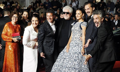 'Dolor y Gloria' es la sexta película que Almodóvar presenta en la competición de Cannes y hasta ahora tiene un más que notable balance: obtuvo en 1999 el premio a la mejor dirección por 'Todo sobre mi madre' y en 2006 vio recompensado el guion de 'Volver', que también se llevó el galardón de mejor interpretación para sus actrices.