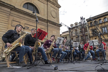 El tiempo permitió seguir el guión al principio, pero la lluvia marcó la recta final de la mañana e hizo cambiar escenarios