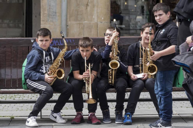 El tiempo permitió seguir el guión al principio, pero la lluvia marcó la recta final de la mañana e hizo cambiar escenarios
