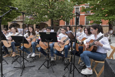 El tiempo permitió seguir el guión al principio, pero la lluvia marcó la recta final de la mañana e hizo cambiar escenarios