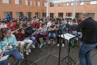 El tiempo permitió seguir el guión al principio, pero la lluvia marcó la recta final de la mañana e hizo cambiar escenarios