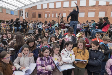 El tiempo permitió seguir el guión al principio, pero la lluvia marcó la recta final de la mañana e hizo cambiar escenarios