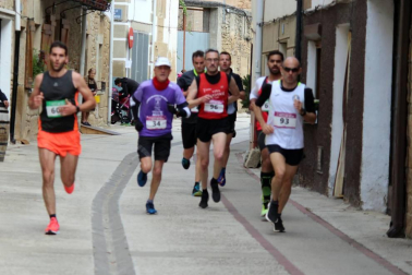Rubén Juániz y Juan Martínez, dos corredores del Club Atletismo Iranzu de Estella, comparten triunfo en Allo.