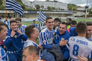 Galería de fotos de la victoria que ha dado la permanencia al Izarra