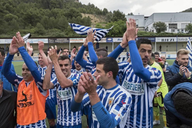 Galería de fotos de la victoria que ha dado la permanencia al Izarra