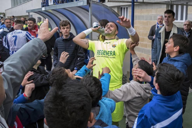 Galería de fotos de la victoria que ha dado la permanencia al Izarra