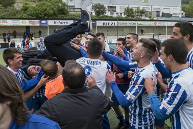 Galería de fotos de la victoria que ha dado la permanencia al Izarra