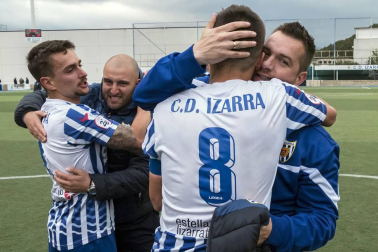 Galería de fotos de la victoria que ha dado la permanencia al Izarra