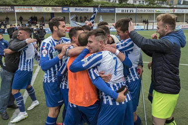 Galería de fotos de la victoria que ha dado la permanencia al Izarra