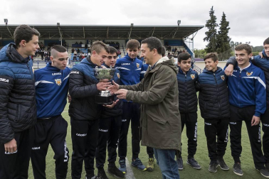Galería de fotos de la victoria que ha dado la permanencia al Izarra