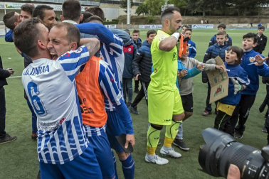 Galería de fotos de la victoria que ha dado la permanencia al Izarra