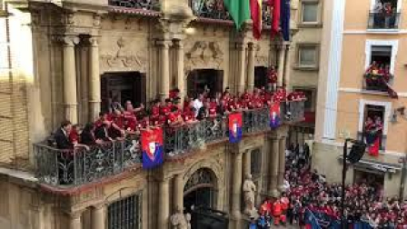 Discurso de Luis Sabalza desde el balcón del Ayuntamiento de Pamplona